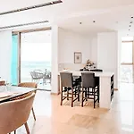 360 Heights, Gym & Pool Apartment *
