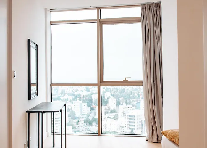 360 Heights, Gym & Pool ニコシア