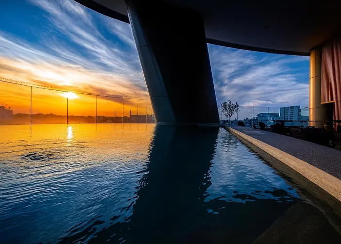 360 Heights, Gym & Pool アパート ニコシア