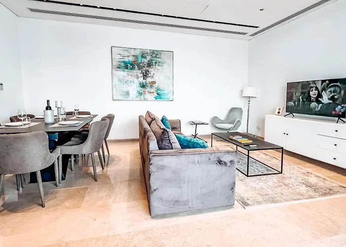 360 Heights, Gym & Pool Apartmán