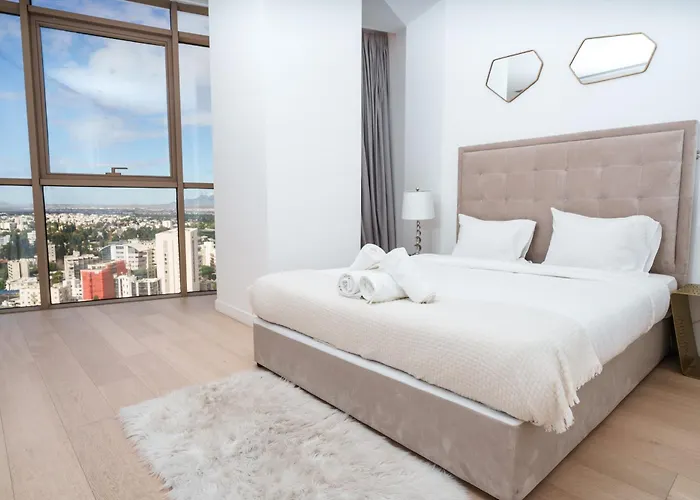 360 Heights, Gym & Pool Apartmán