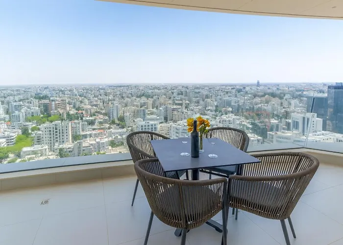 360 Heights, Gym & Pool Apartmán